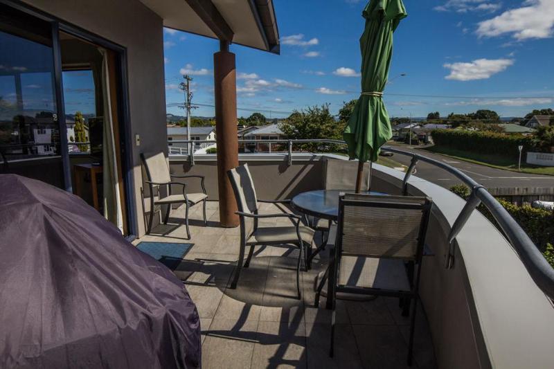 Boatshed Motel Apartments Маунт-Маунгани Экстерьер фото